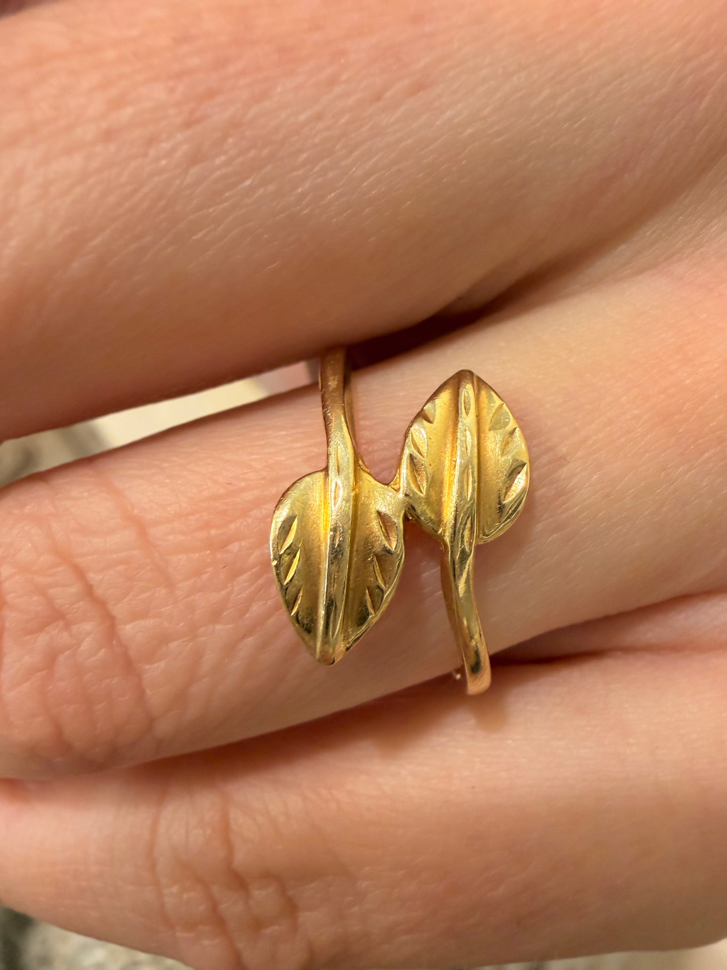 Vintage yellow 14K leaves ring, size 6.25