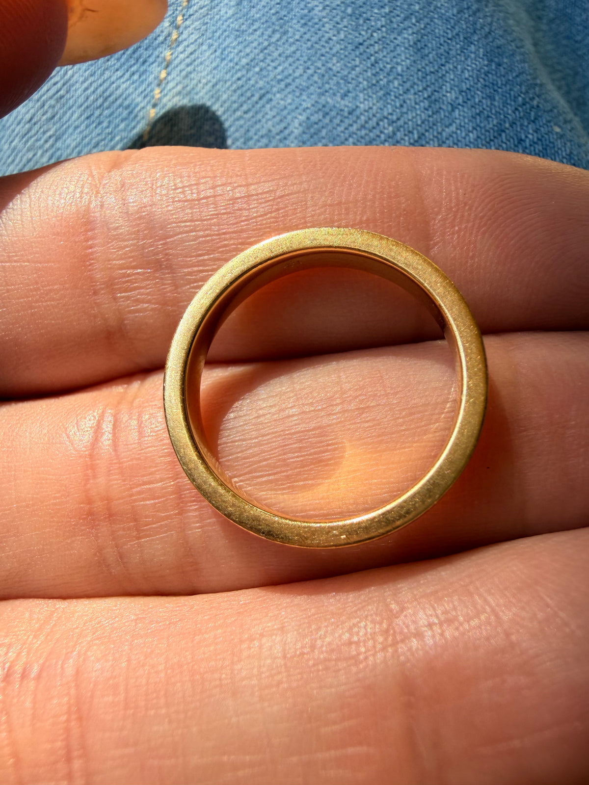 Vintage yellow 18K ribbed band, size 6