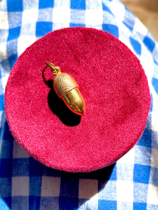 Vintage yellow 22K gold acorn charm
