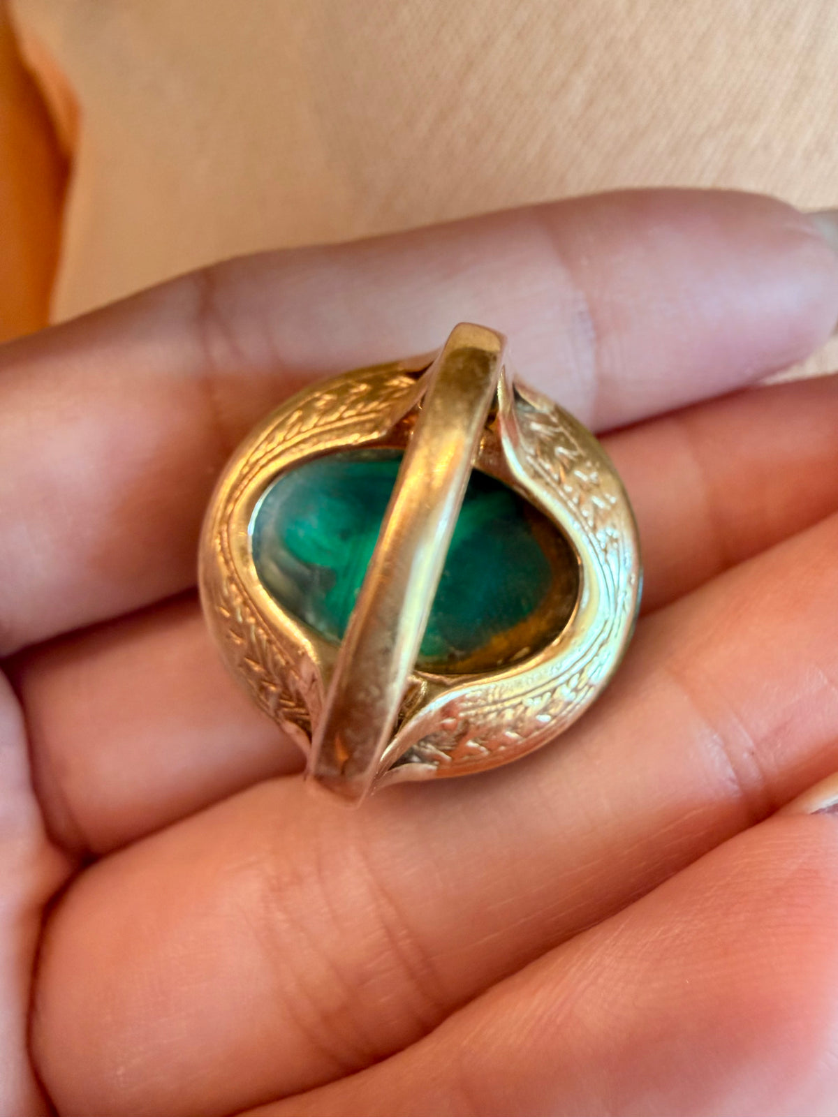Antique yellow 14K engraved malachite button ring, size 6.5-6.75