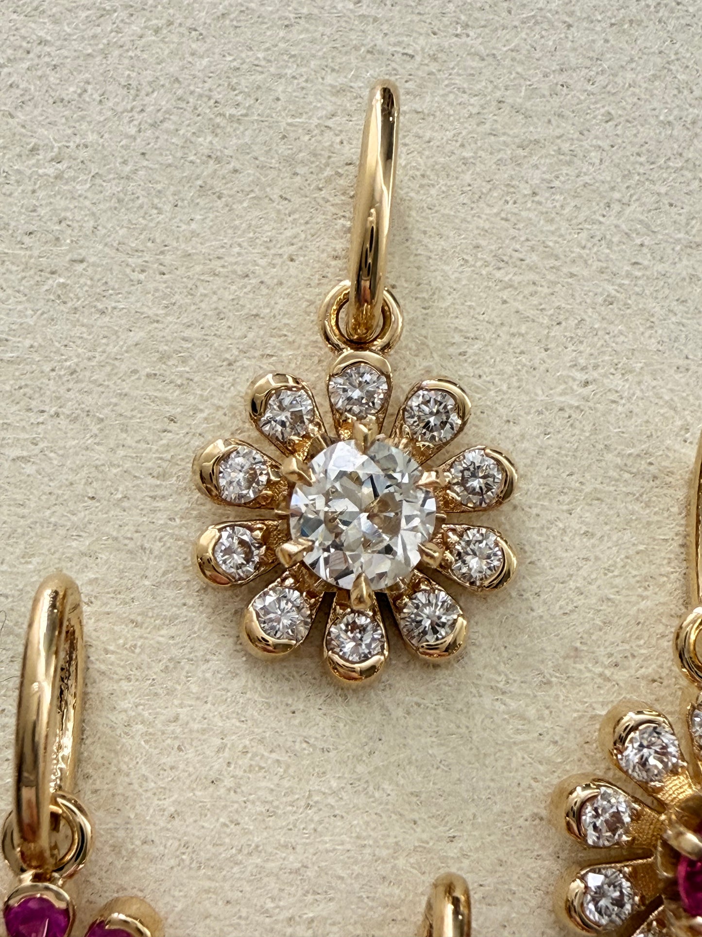 3GOG Natural Antique Diamond Garden Party Flower Pendant 18K - Release 4