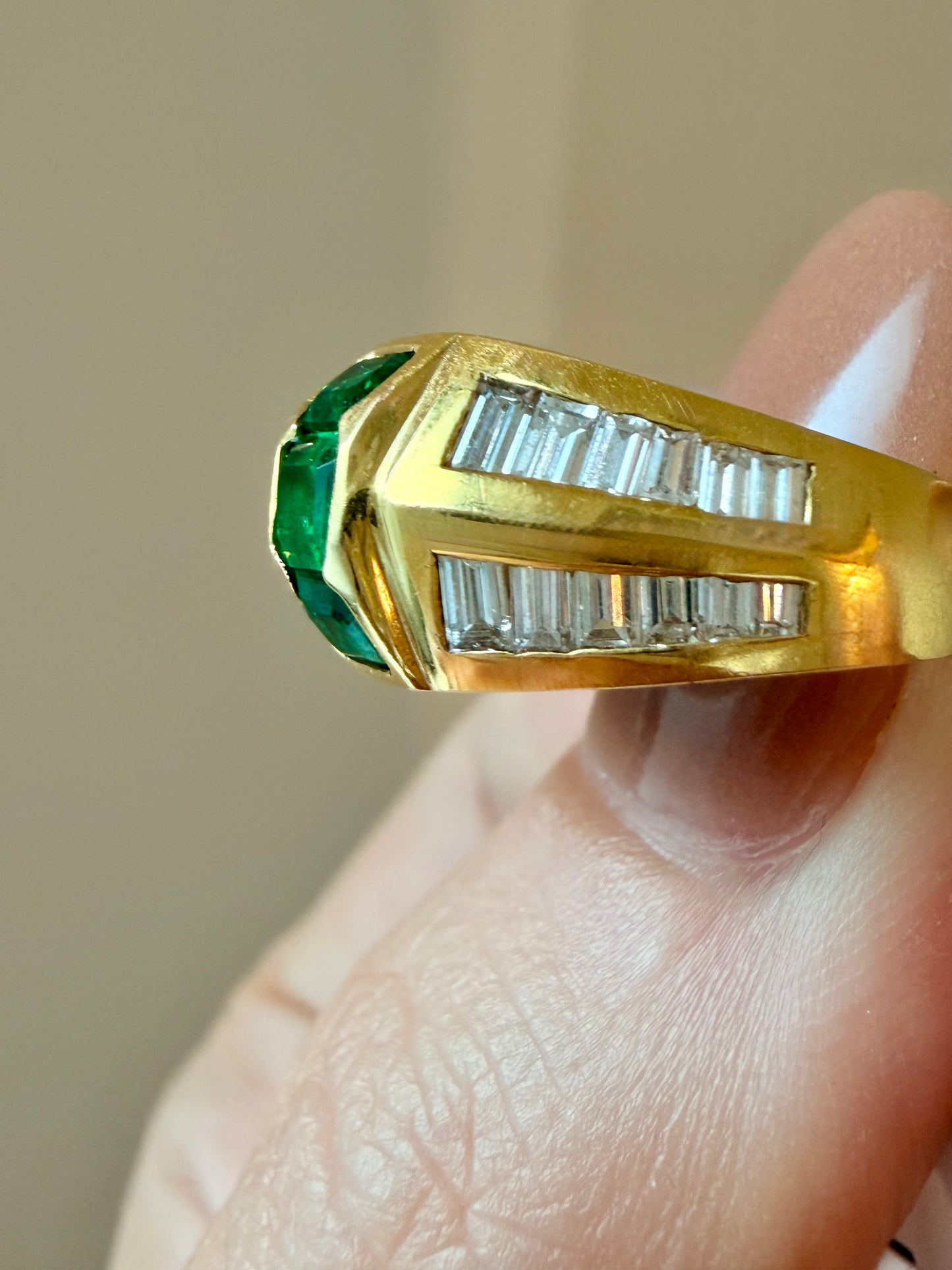 Vintage yellow 18K gold .96 ctw emerald and .52 ctw diamond baguette dome ring, size 6