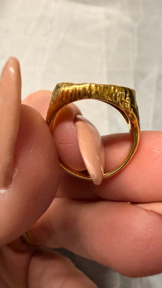 Vintage yellow 18K Aquarius zodiac signet ring