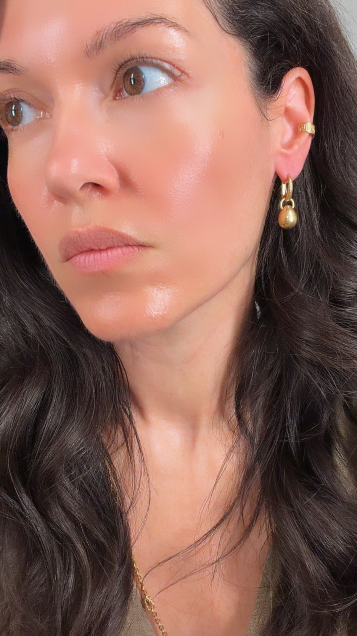 Vintage yellow 18K gold Pomellato designer egg drop leverback earrings
