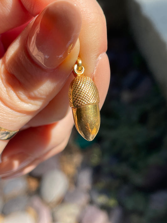 Vintage yellow 22K gold acorn charm