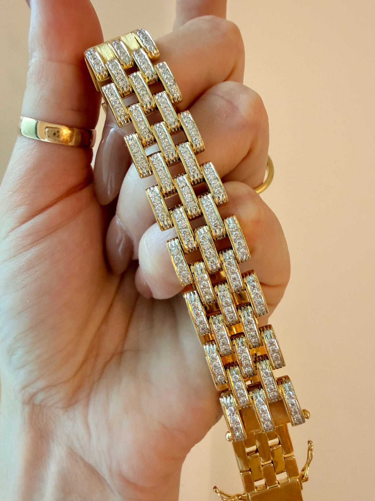Vintage yellow 18K gold and 5.7 ctw diamond panther bracelet, 8.5 inch