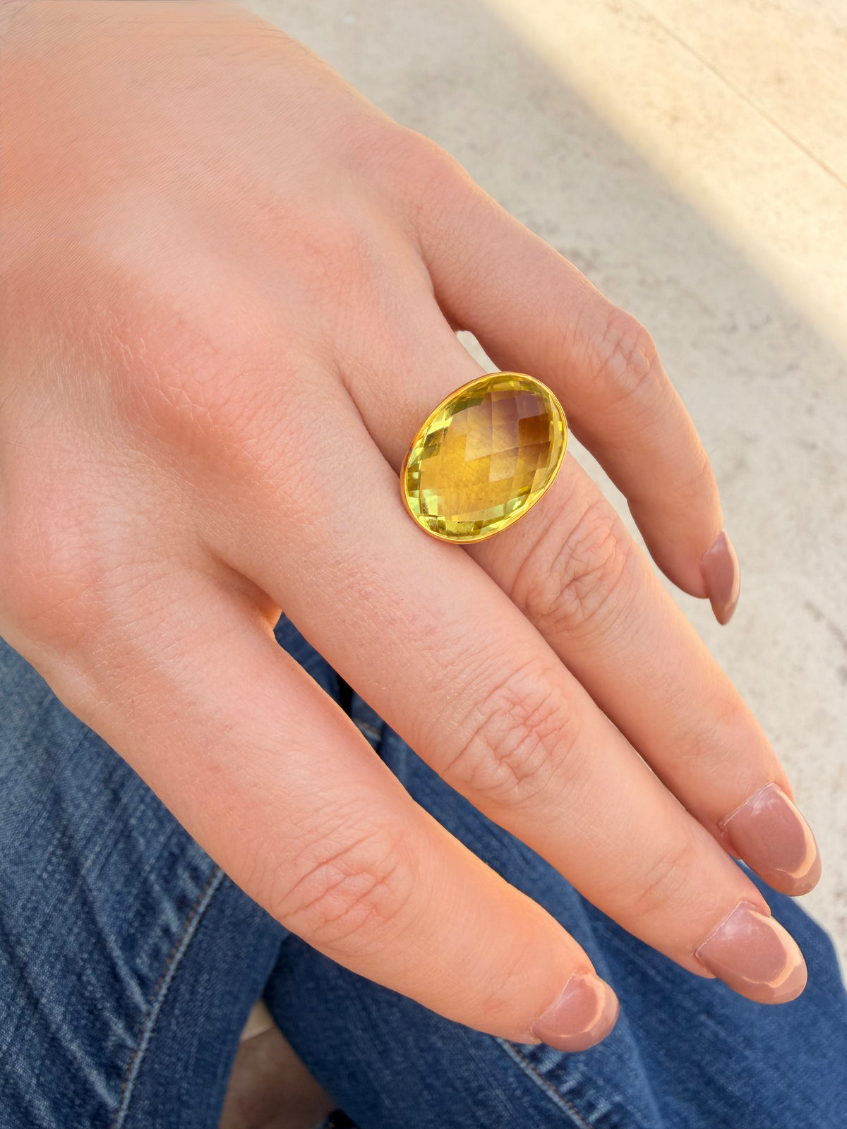 Vintage yellow 22K gold and approx 13 ctw faceted peridot ring, size 6.5 sizable