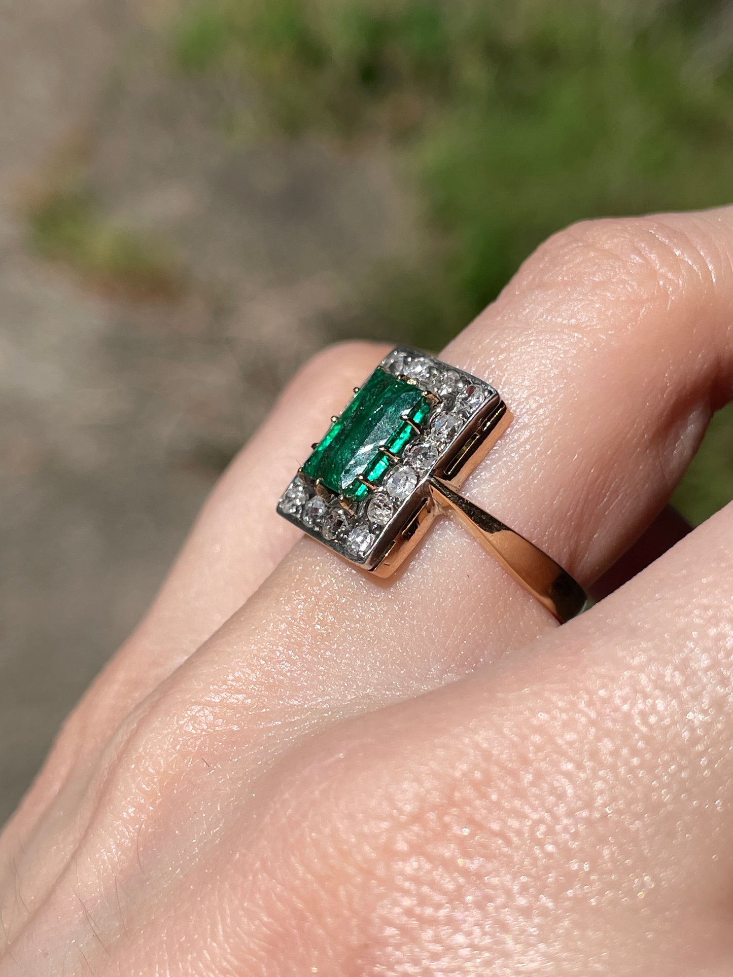 Antique yellow 18K and platinum approx .75 ctw emerald and .4 ctw old mine cut and old cut diamond ring, size 7