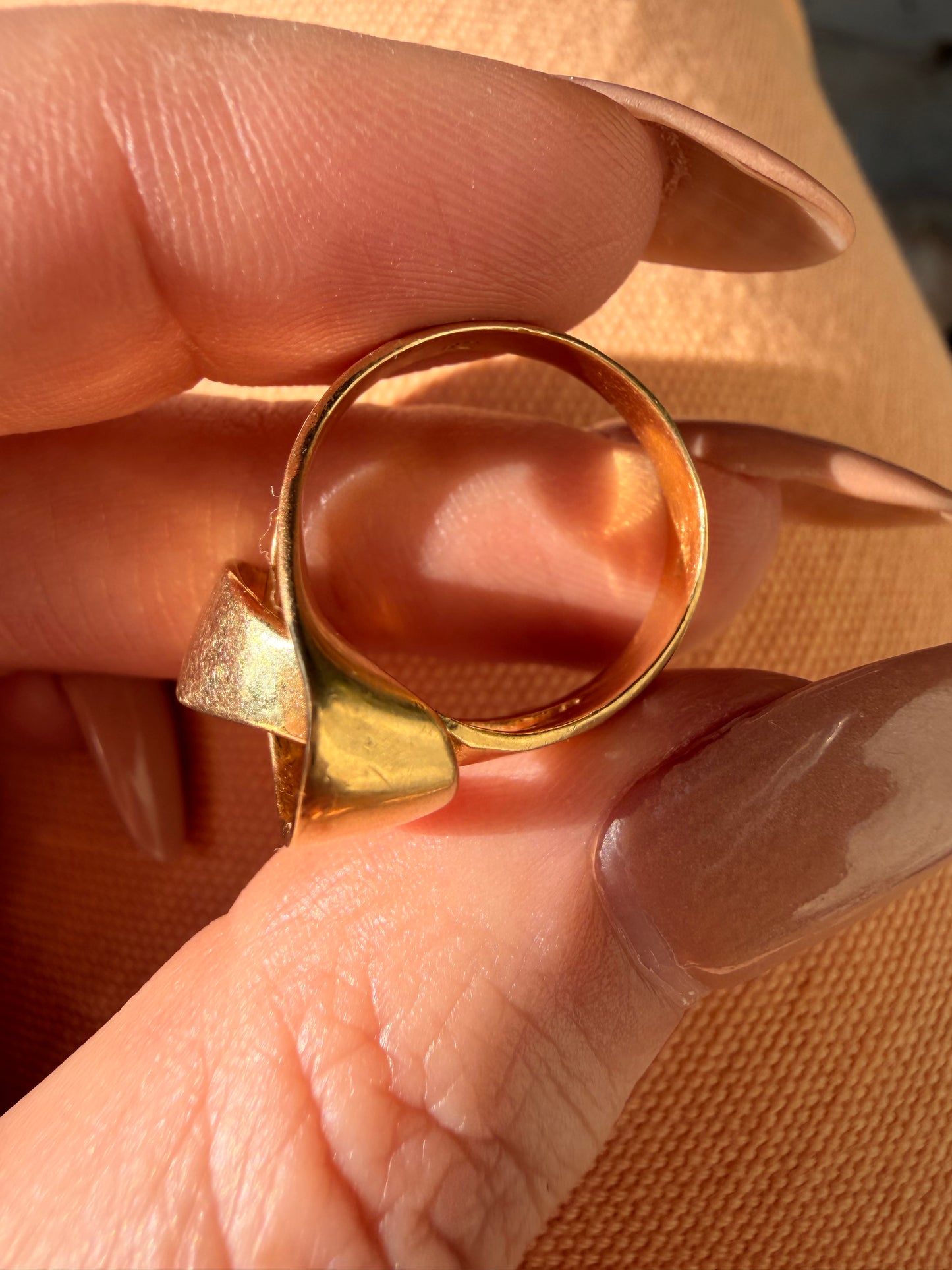 Vintage yellow 14K gold knot ring, size 6
