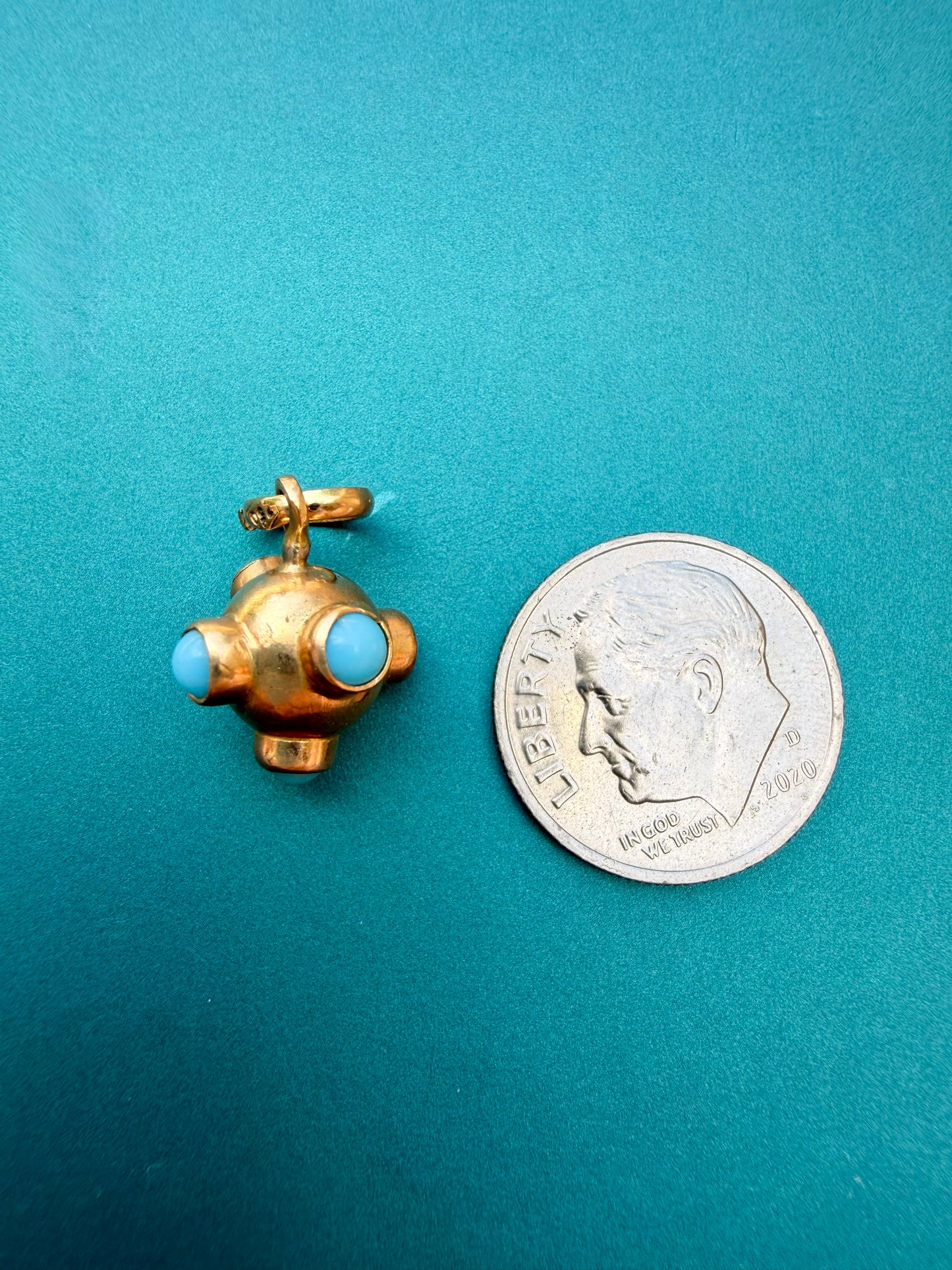 Vintage yellow 18K gold and turquoise sputnik charm