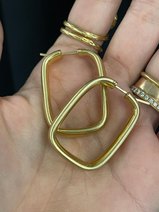 Vintage yellow 18K rectangular post hoops