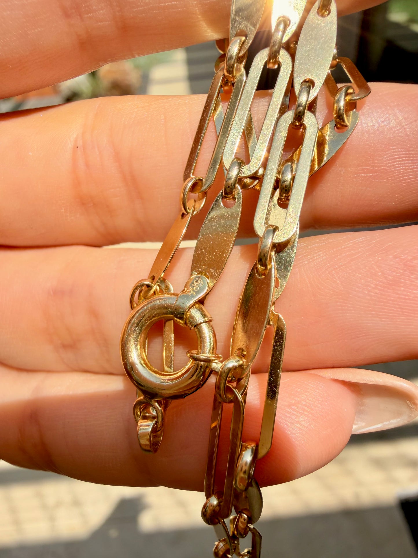 Yellow 14K gold disc and oval link chain with bolt clasp, 22 inch