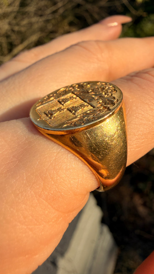 Antique yellow 18K wax seal engraved coat of arms signet ring with 3 cats, size 10