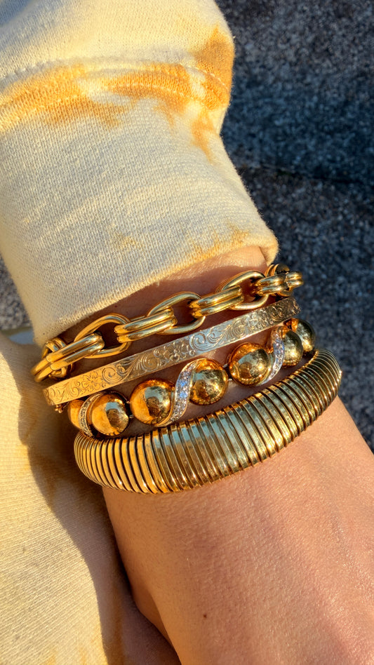 Vintage yellow 14K hand engraved oval hinge bangle, 6.75-7 inch interior