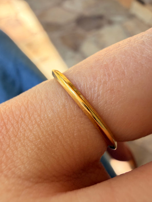 Vintage yellow 18K knife edge band, size 6.75