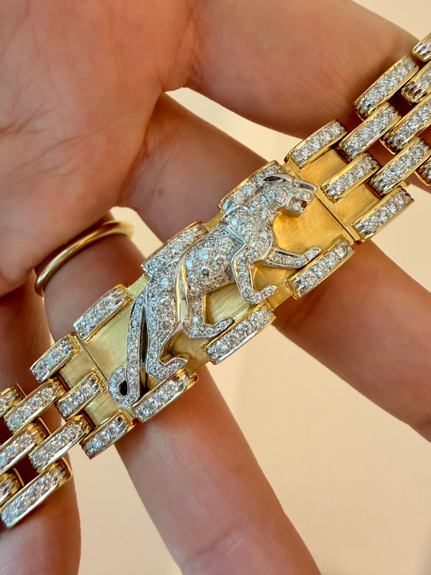 Vintage yellow 18K gold and 5.7 ctw diamond panther bracelet, 8.5 inch