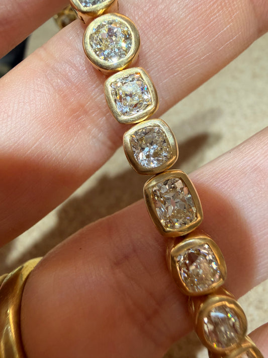 Yellow 14K approx 13.5 ctw light yellow antique diamond bezel set bracelet, 6 and 7/8 inch