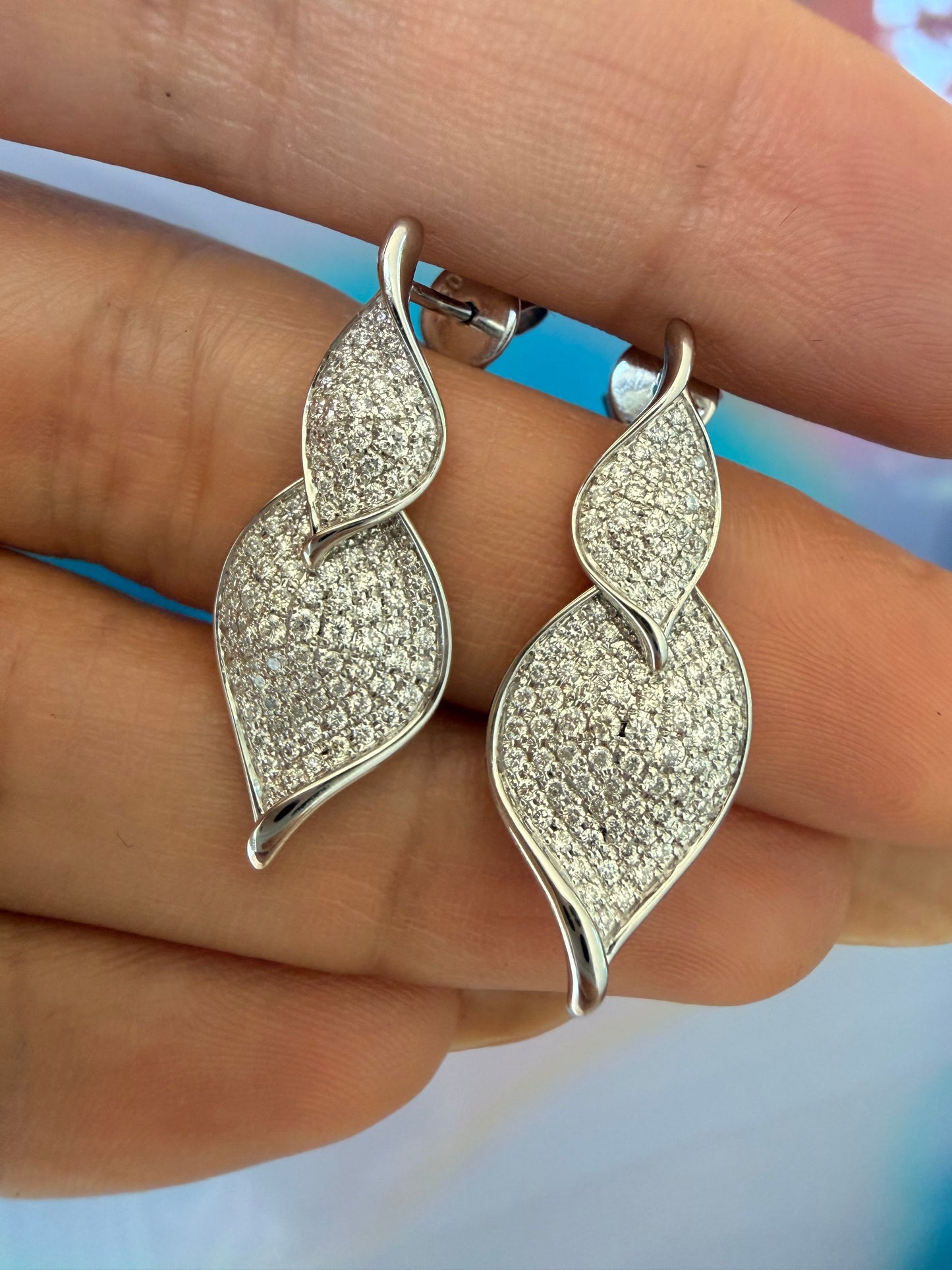 Vintage white 18K approx 1.35ctw diamond articulated petal earrings