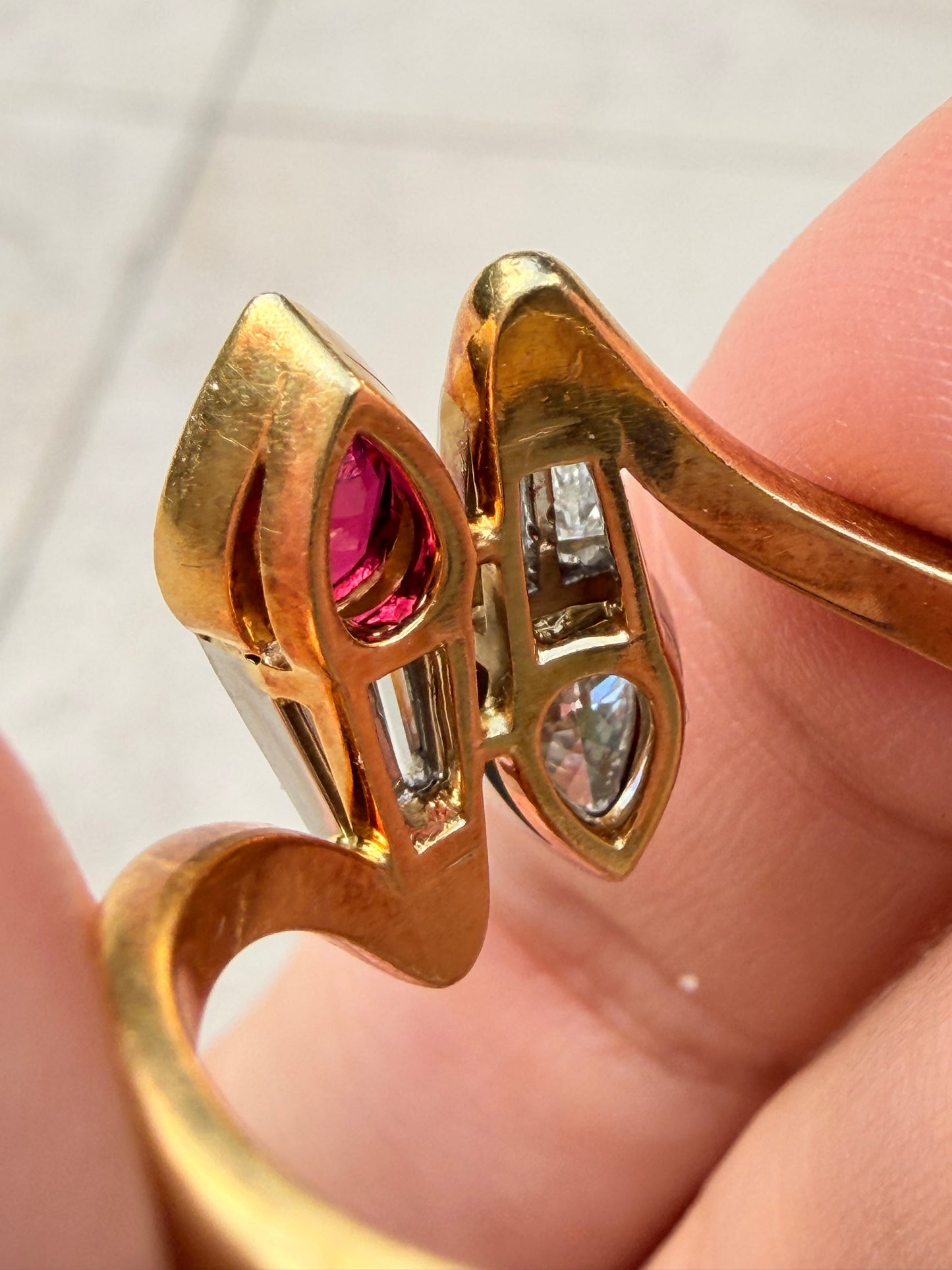 Vintage 18K approx 1.2 ctw diamond and 1.1 ctw ruby toi to moi ring, size 10.25