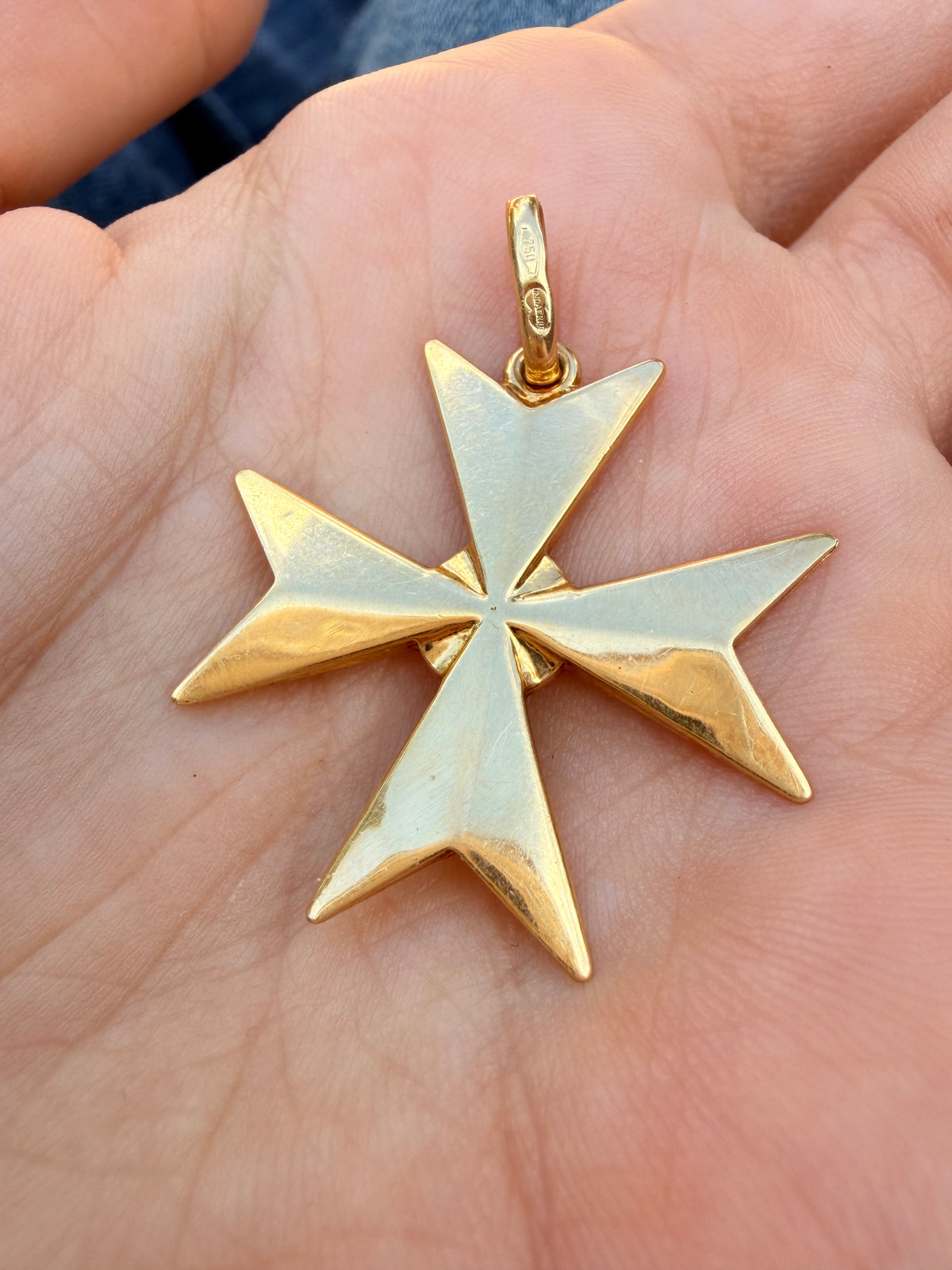 Vintage yellow 18K gold Maltese cross pendant