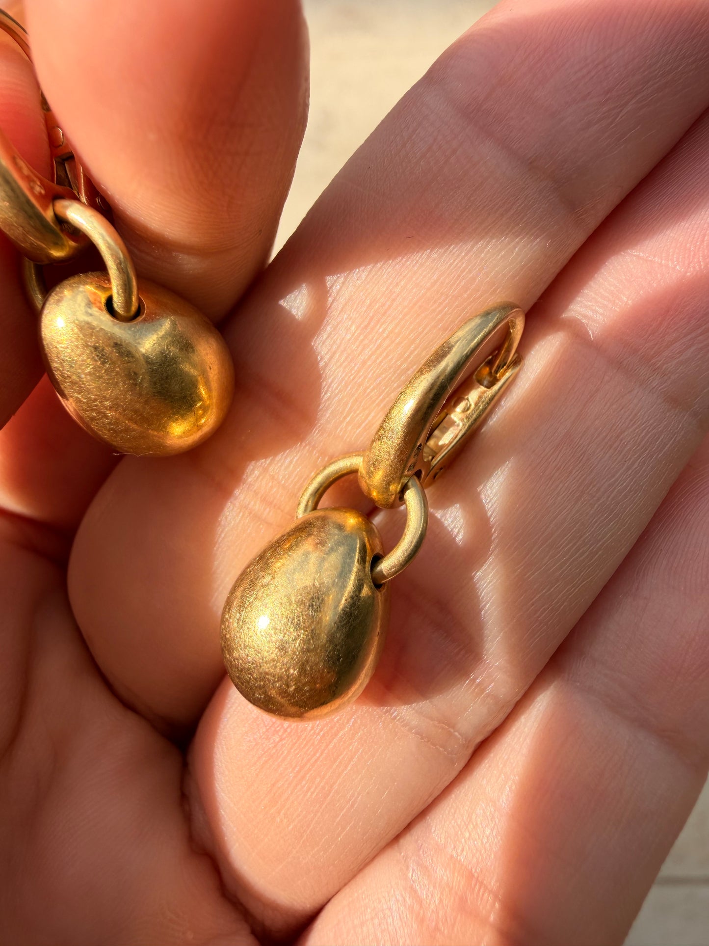 Vintage yellow 18K gold Pomellato designer egg drop leverback earrings