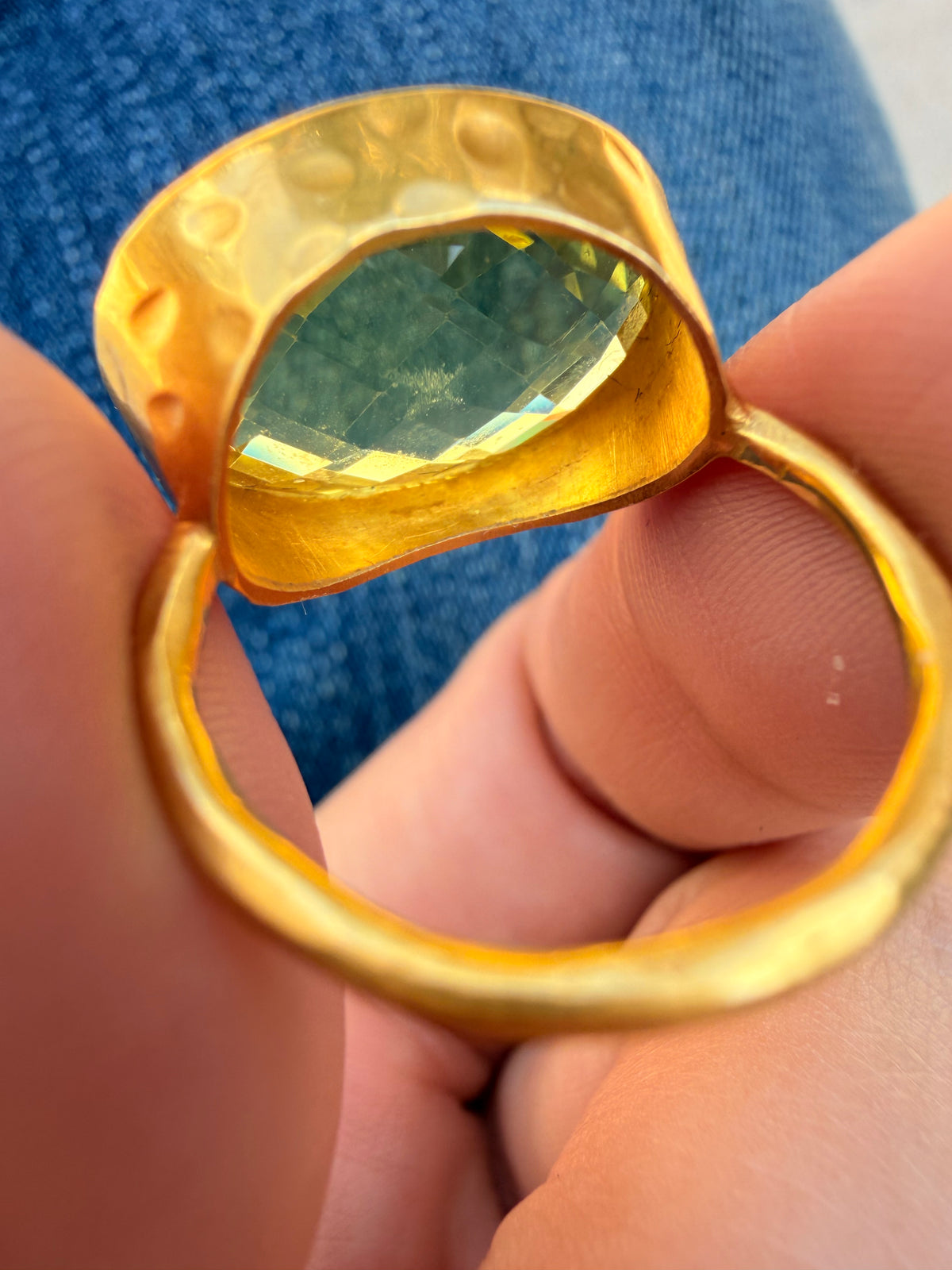 Vintage yellow 22K gold and approx 13 ctw faceted peridot ring, size 6.5 sizable