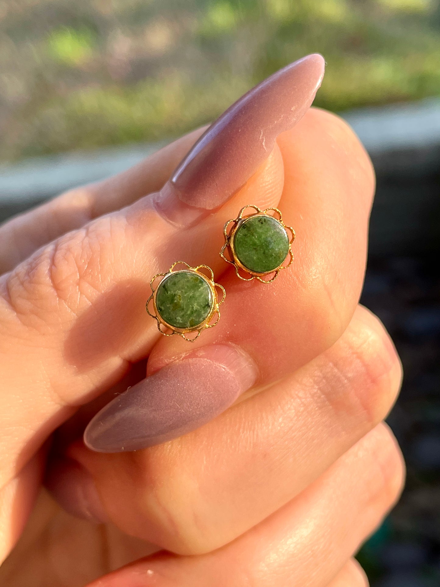 Vintage yellow 18K jade floral motif post back earrings, .3 inch