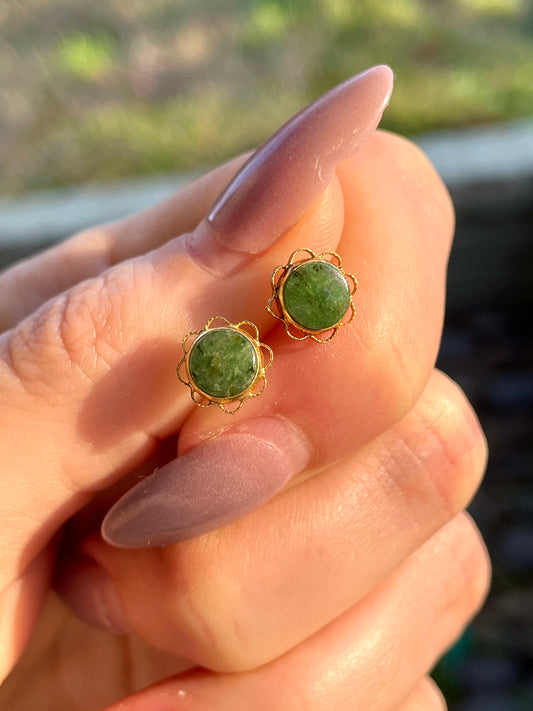 Vintage yellow 18K jade floral motif post back earrings, .3 inch