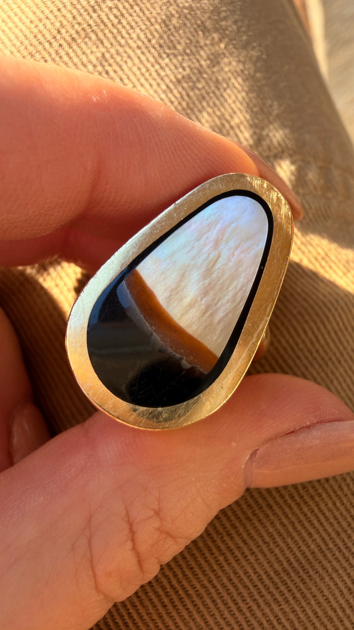 Vintage yellow 14K inlaid shell with mother of pearl and onyx statement ring artist signed, size 6.5