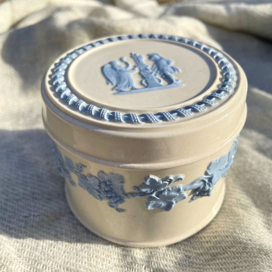 Vintage Wedgwood covered storage box