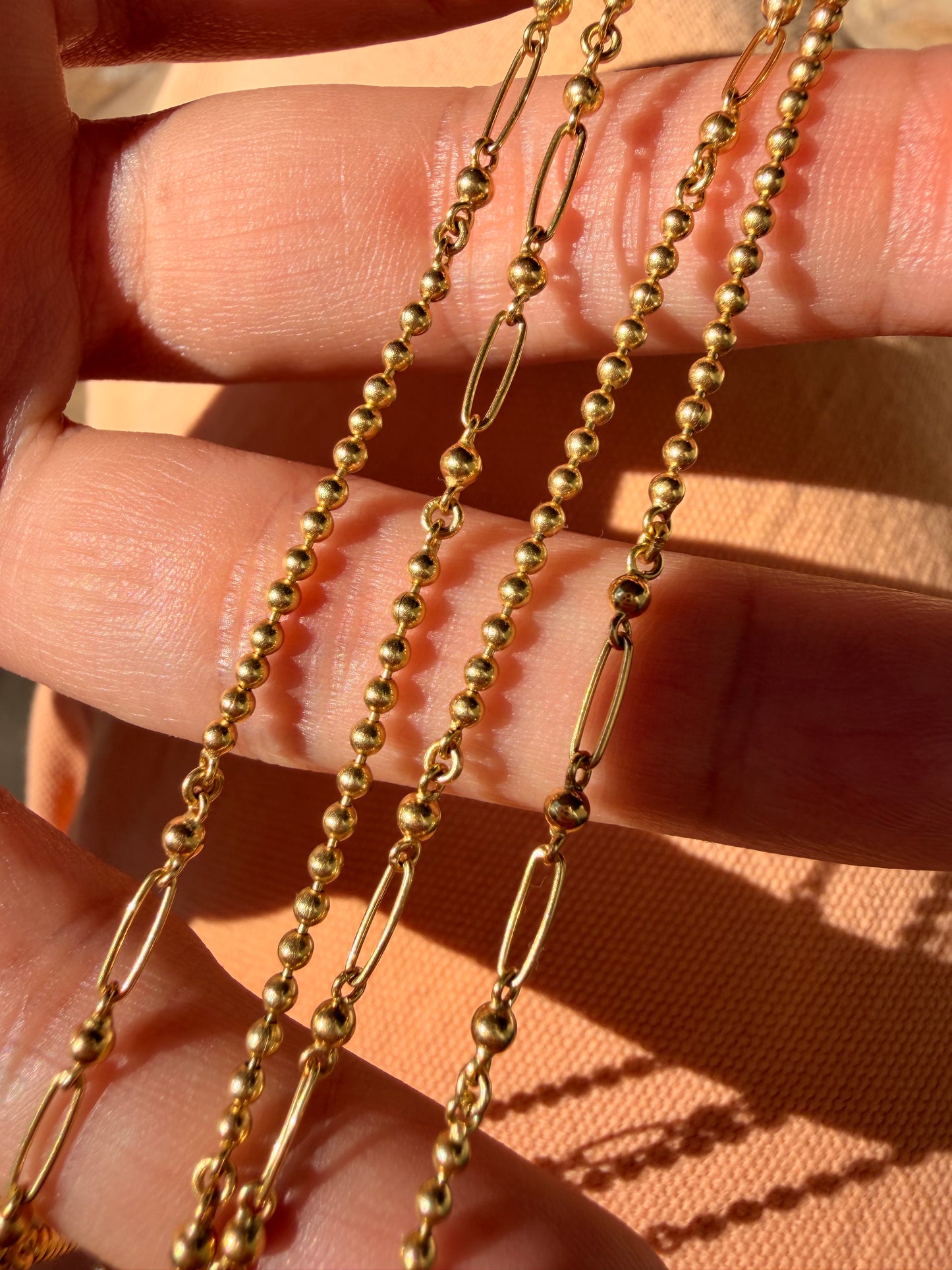Vintage yellow 18K ball and oval link chain, 34 inch