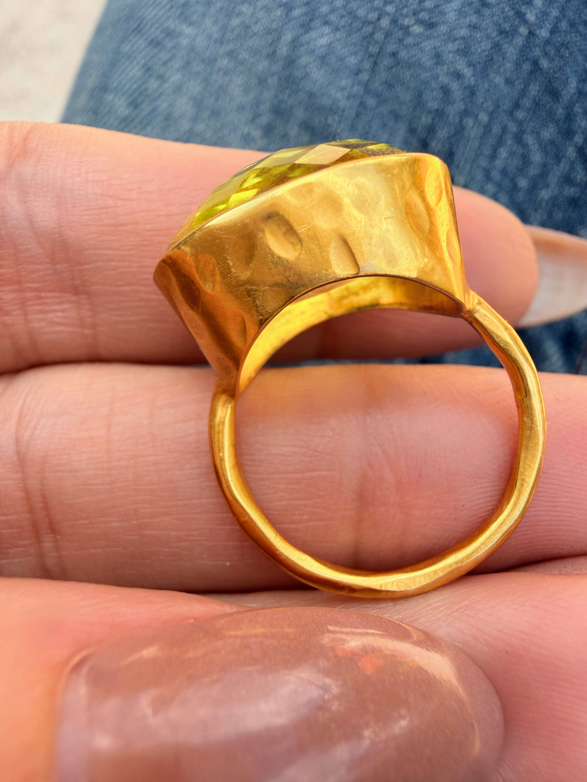 Vintage yellow 22K gold and approx 13 ctw faceted peridot ring, size 6.5 sizable