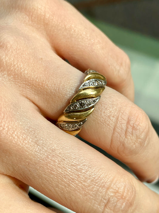 [PRIVATE] Vintage 18K and palladium approx .12 ctw diamond swirl eternity band, size 6