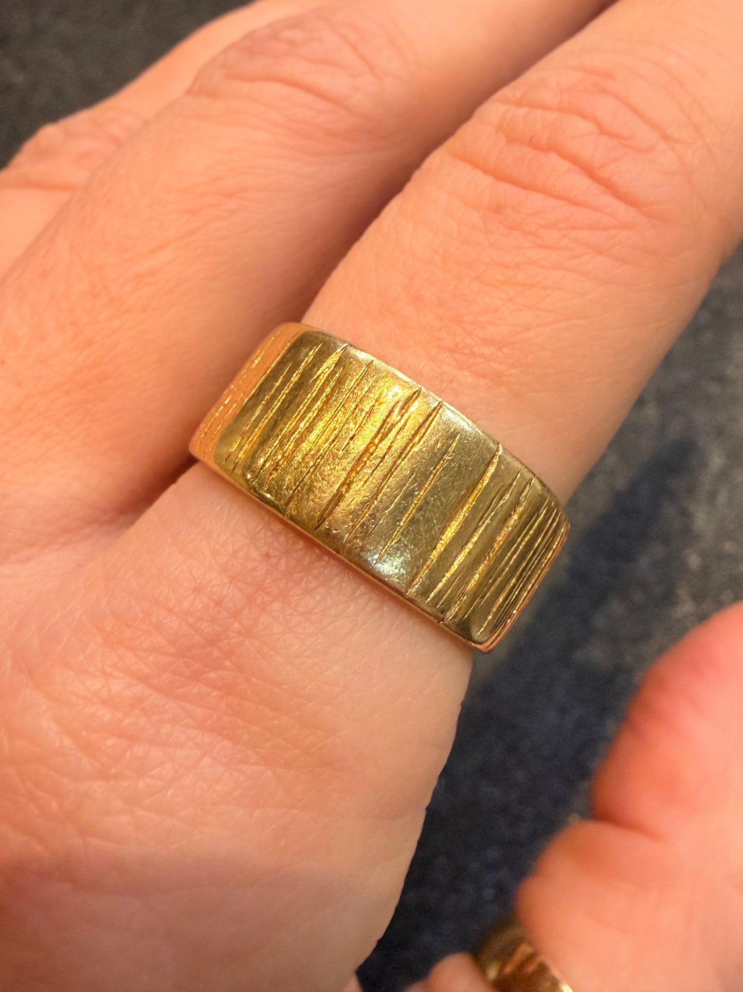 Vintage yellow 14K Tiffany midcentury bark finish cigar band, size 7.25-7.5