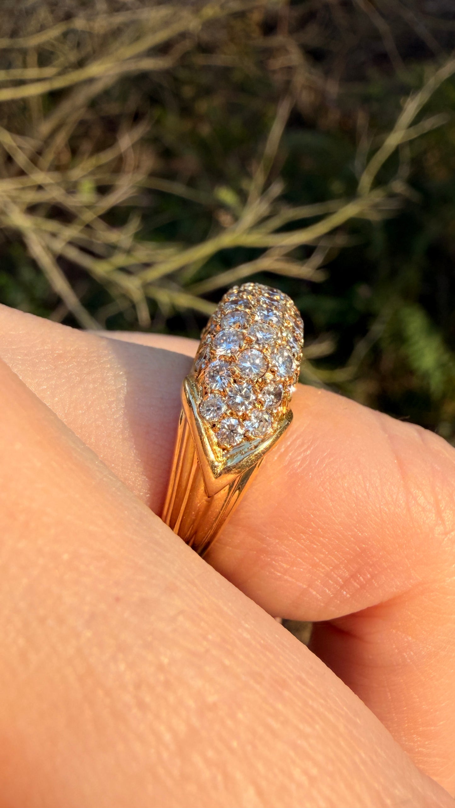 Vintage yellow 18K approx 1.5ctw diamond ring with ribbed detail, size 5.5-5.75