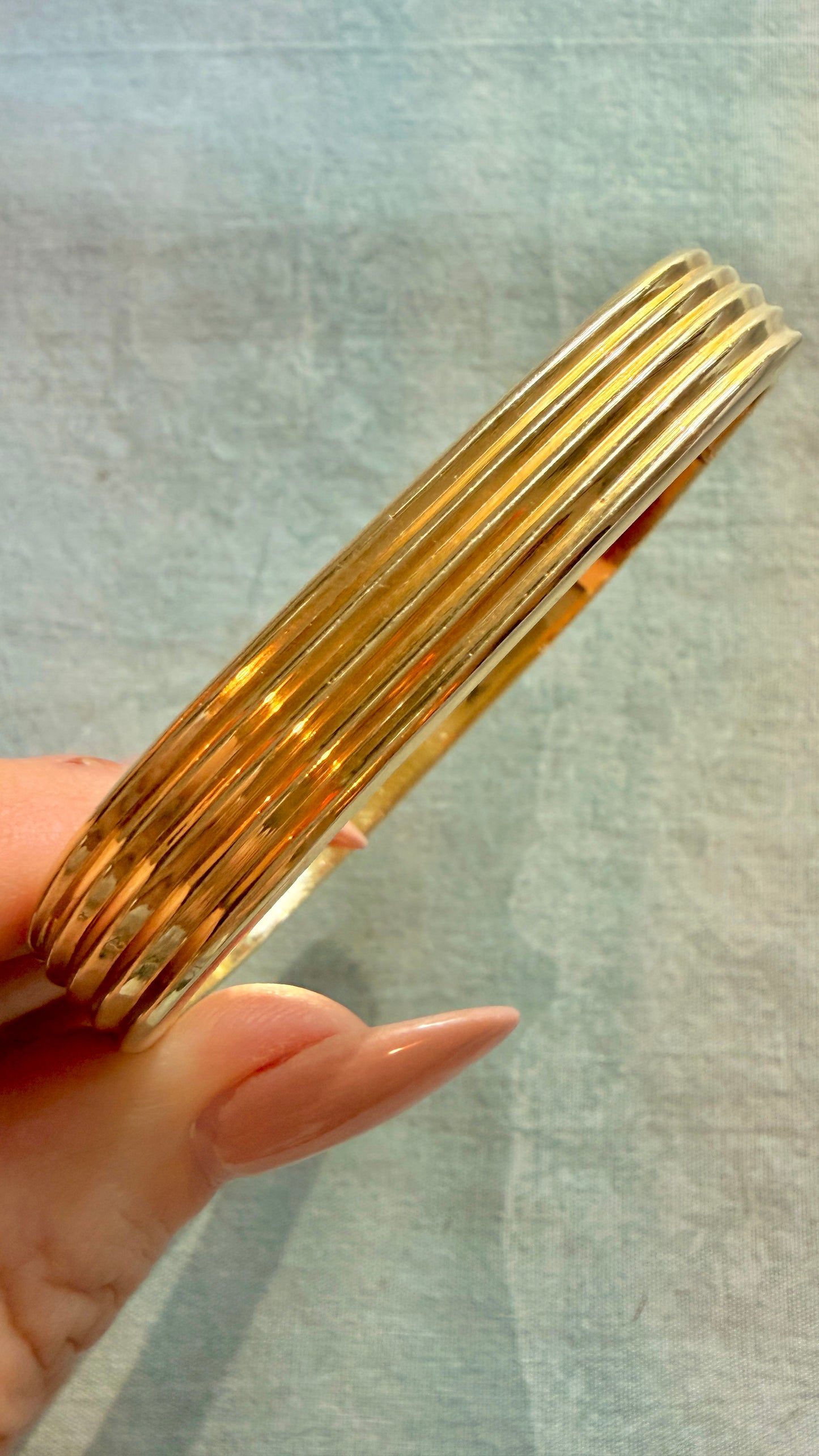 Vintage yellow 14K gold angled hinge bangle