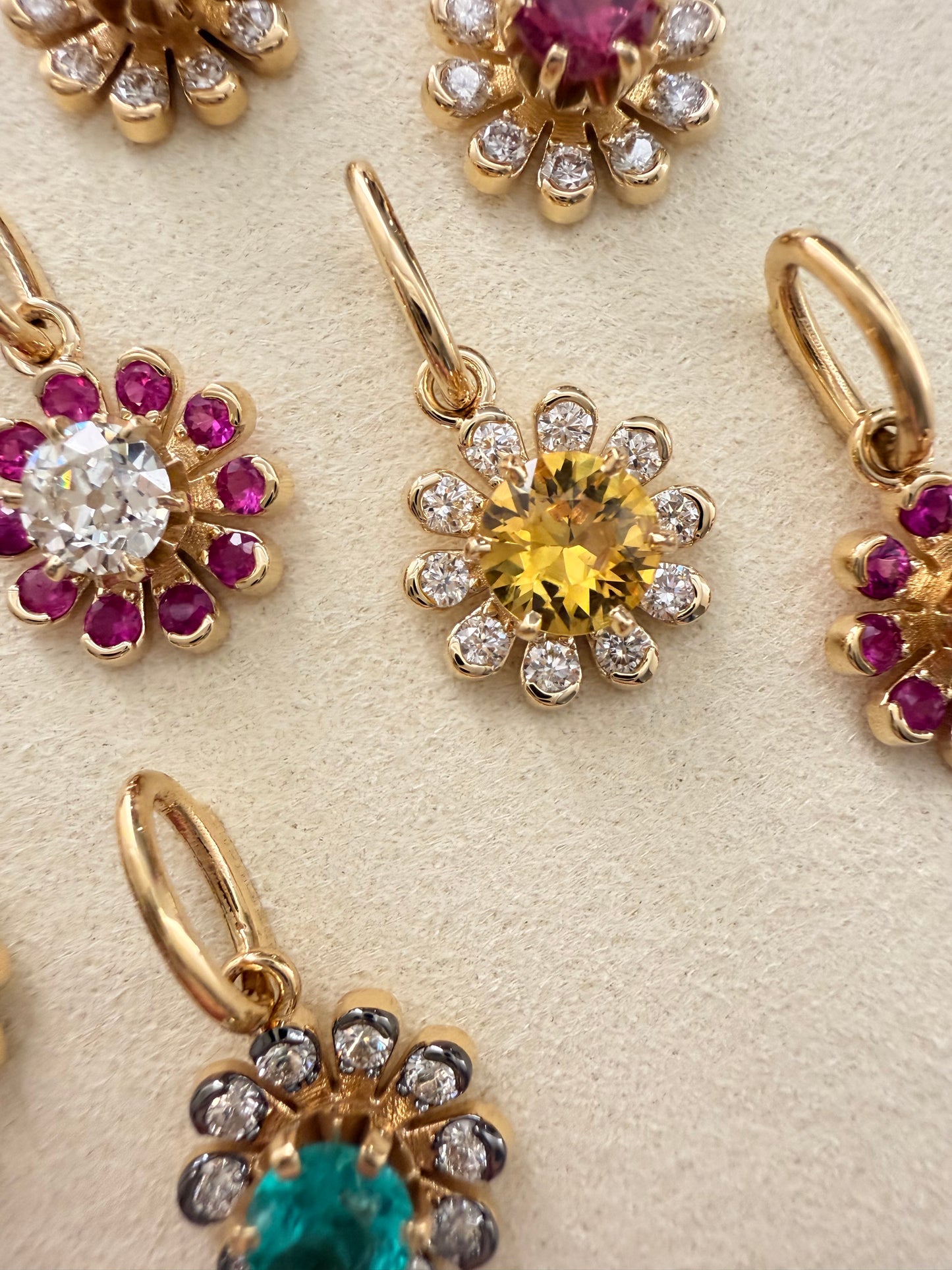 3GOG Natural Yellow Sapphire and Diamond Garden Party Flower Pendant 18K