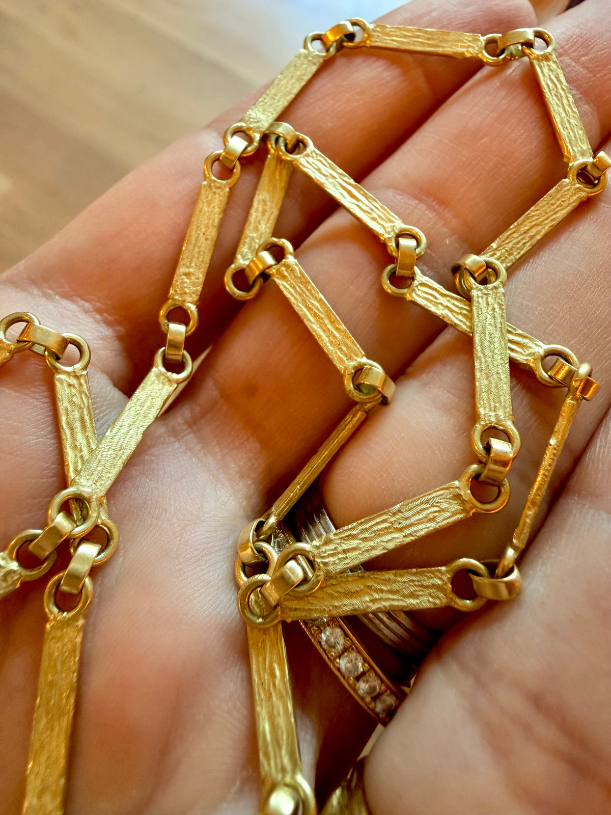 Vintage yellow 18K textured bar link chain with hook clasp, 18.5 inch