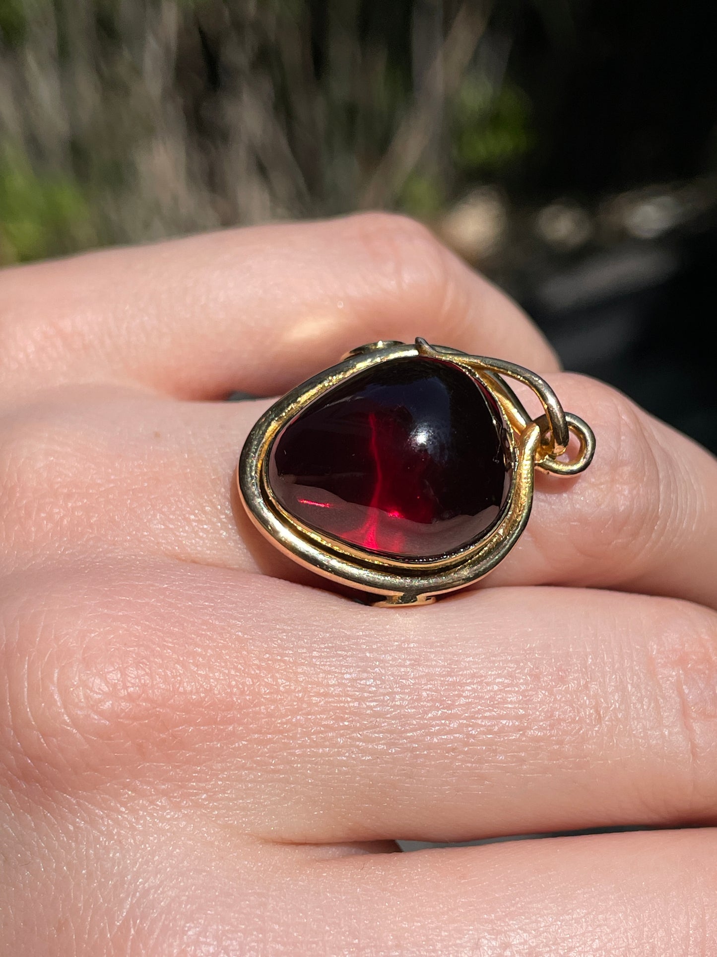 Antique yellow 14K garnet glass back locket ring, size 6.75