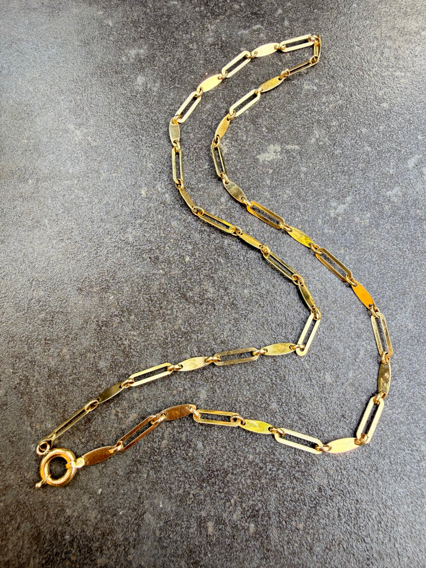 Yellow 14K gold disc and oval link chain with bolt clasp, 22 inch