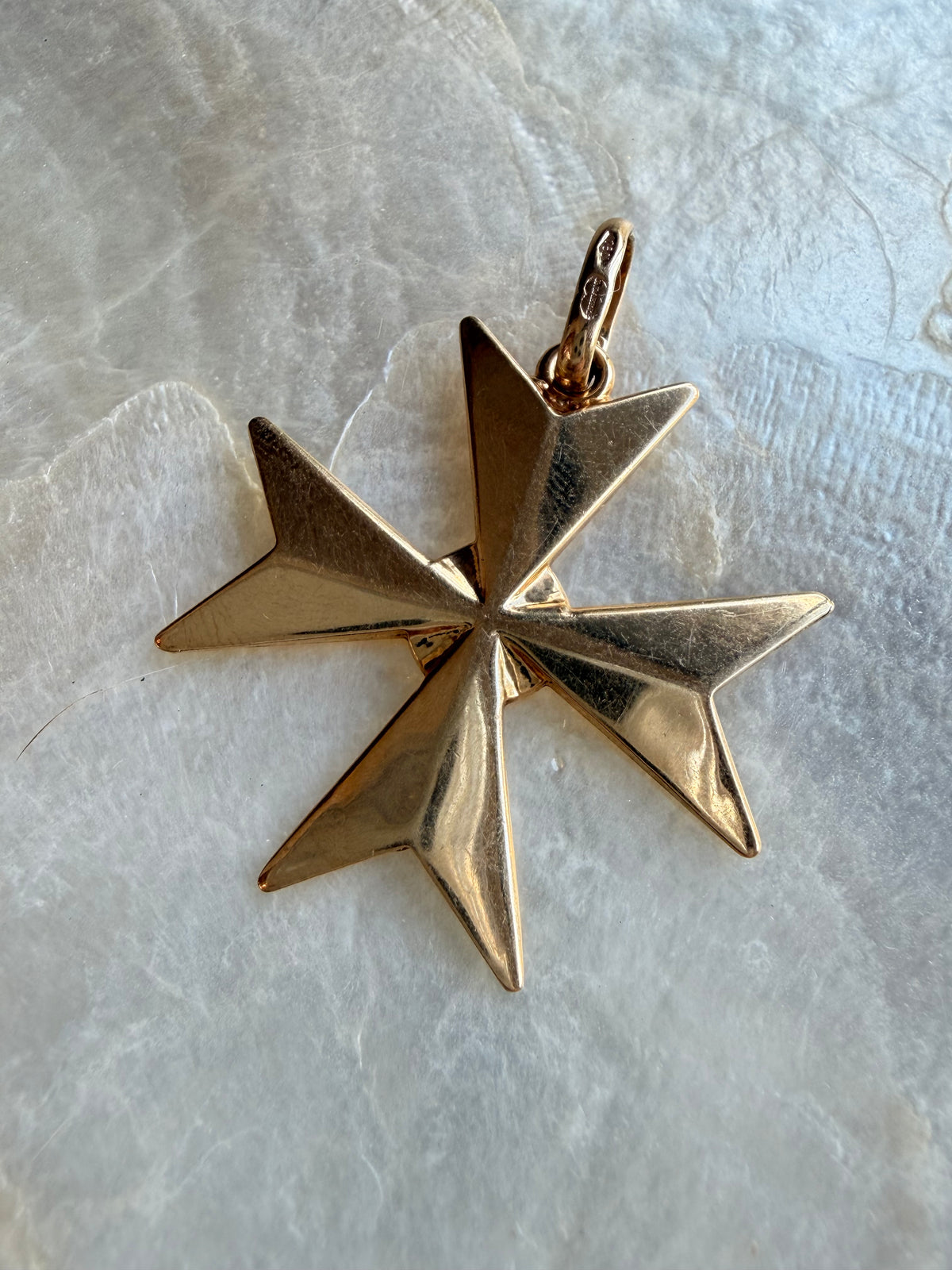 Vintage yellow 18K gold Maltese cross pendant