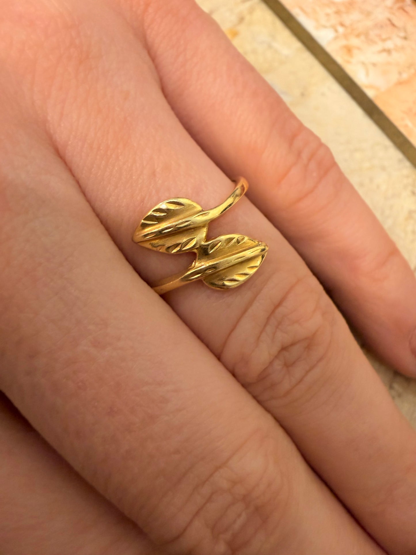 Vintage yellow 14K leaves ring, size 6.25