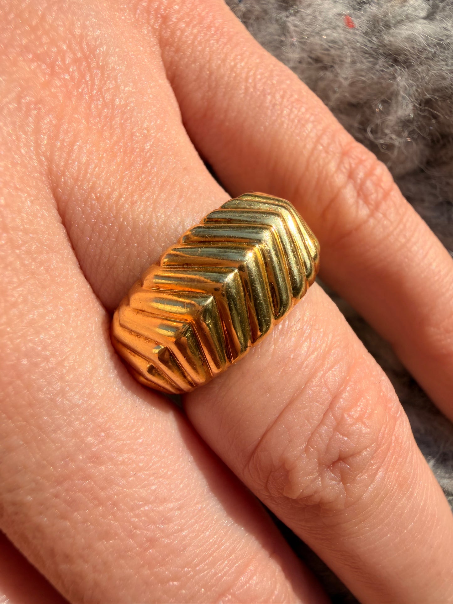 Vintage yellow 18K Tiffany & Co 18K chevron pattern band circa 1998, size 6