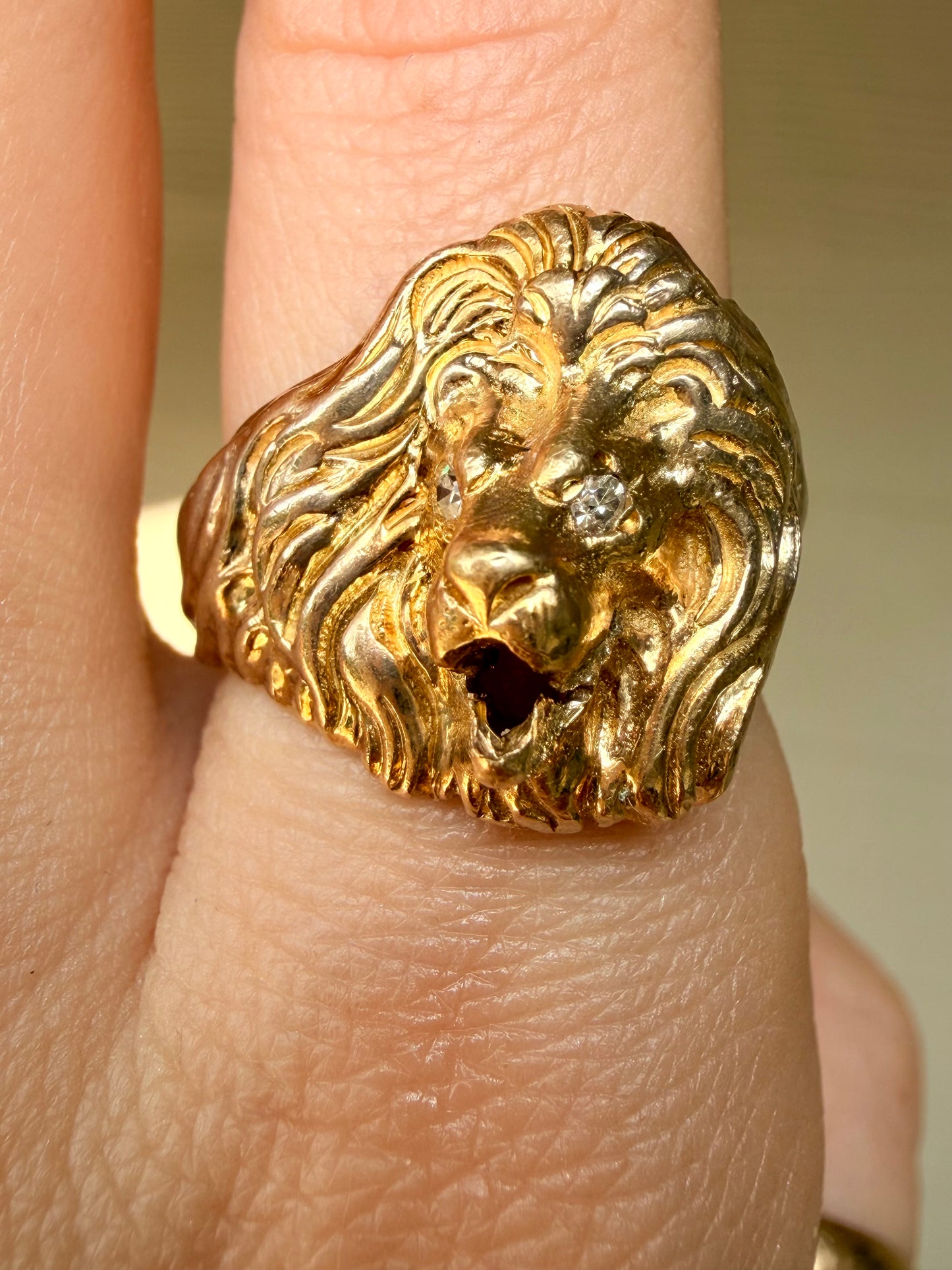 Vintage yellow 14K diamond lion ring, size 9