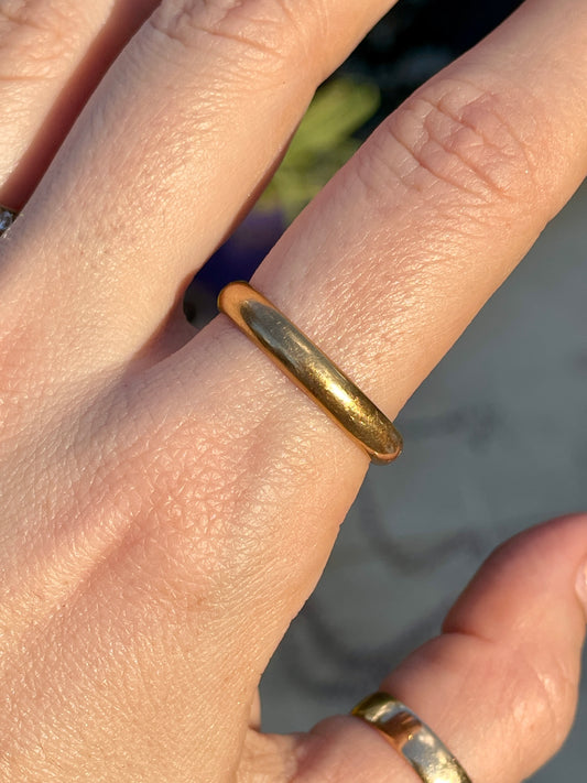 Antique yellow 18K round band, size 11