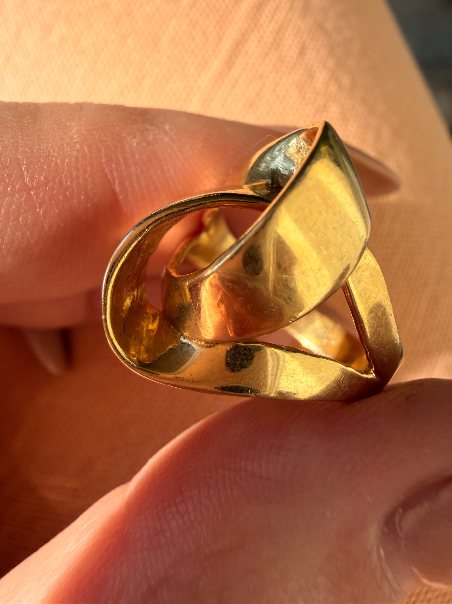 Vintage yellow 14K gold knot ring, size 6