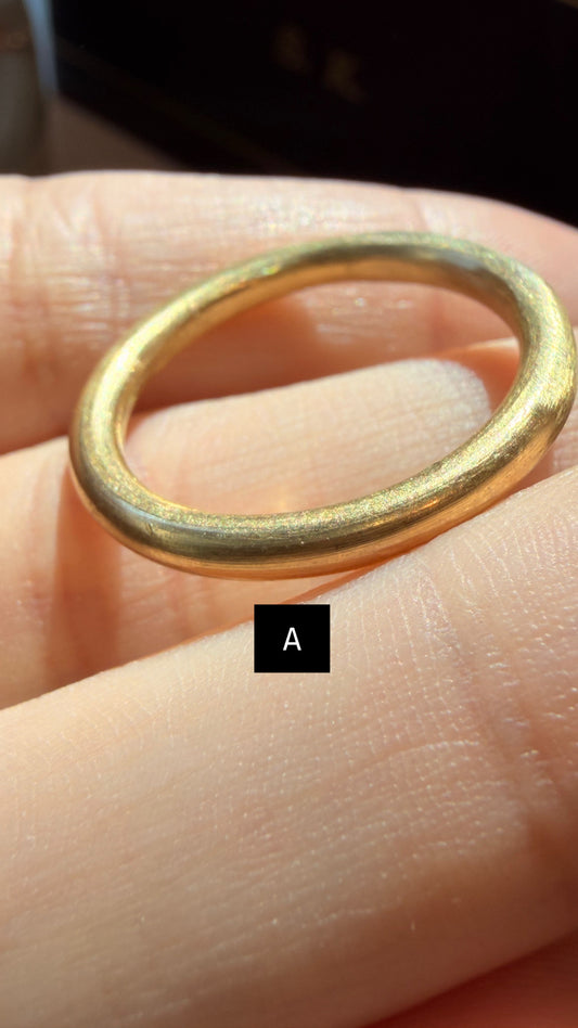 Vintage yellow 18K bands (assorted)