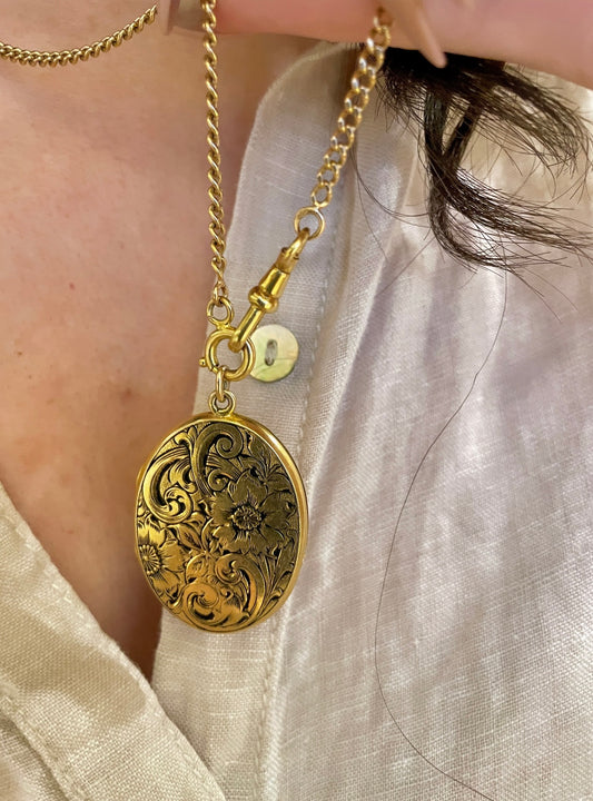 Vintage yellow 14K gold floral engraved oval locket