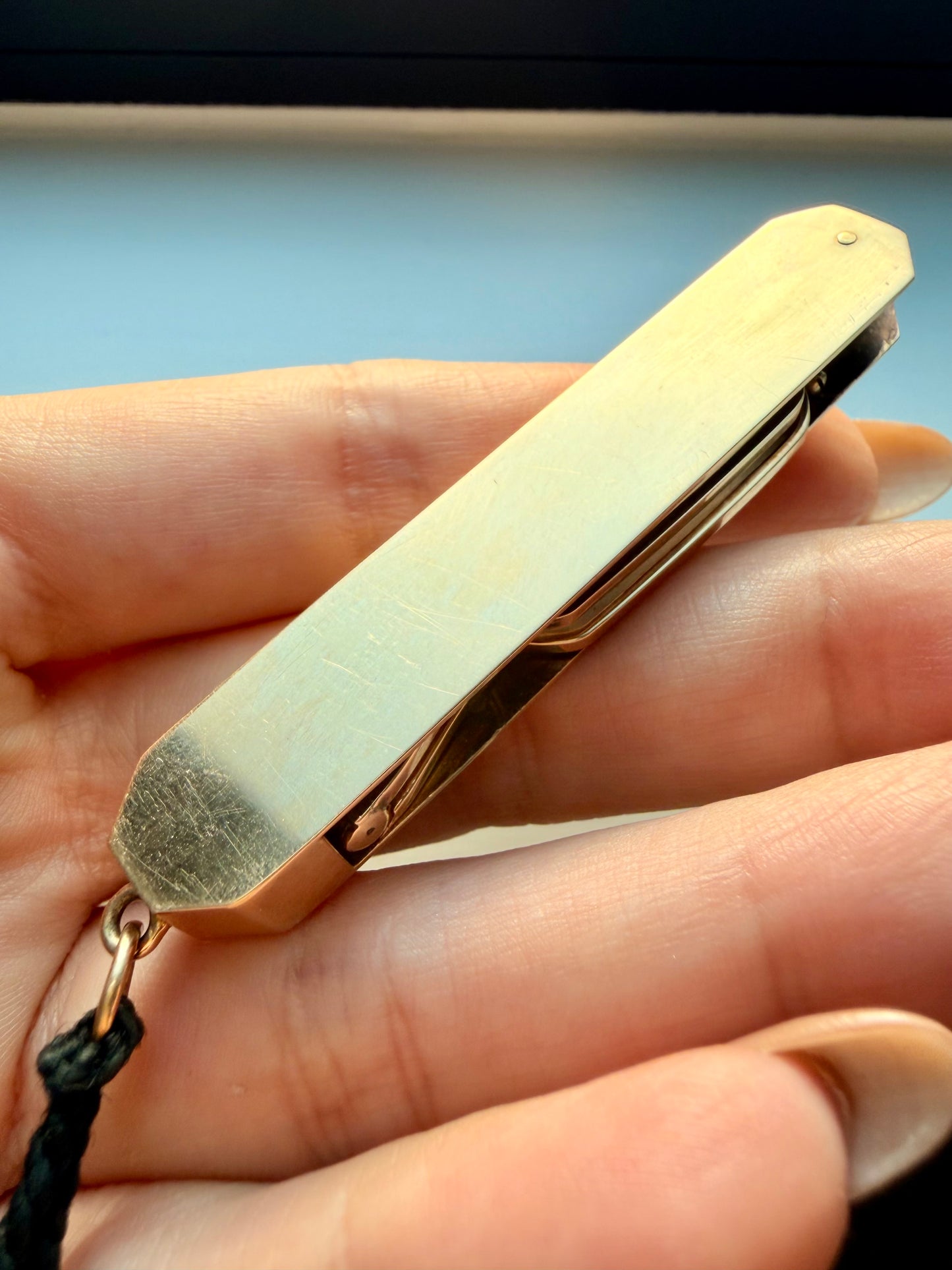 Antique yellow 14K gold magnifying glasses pendant