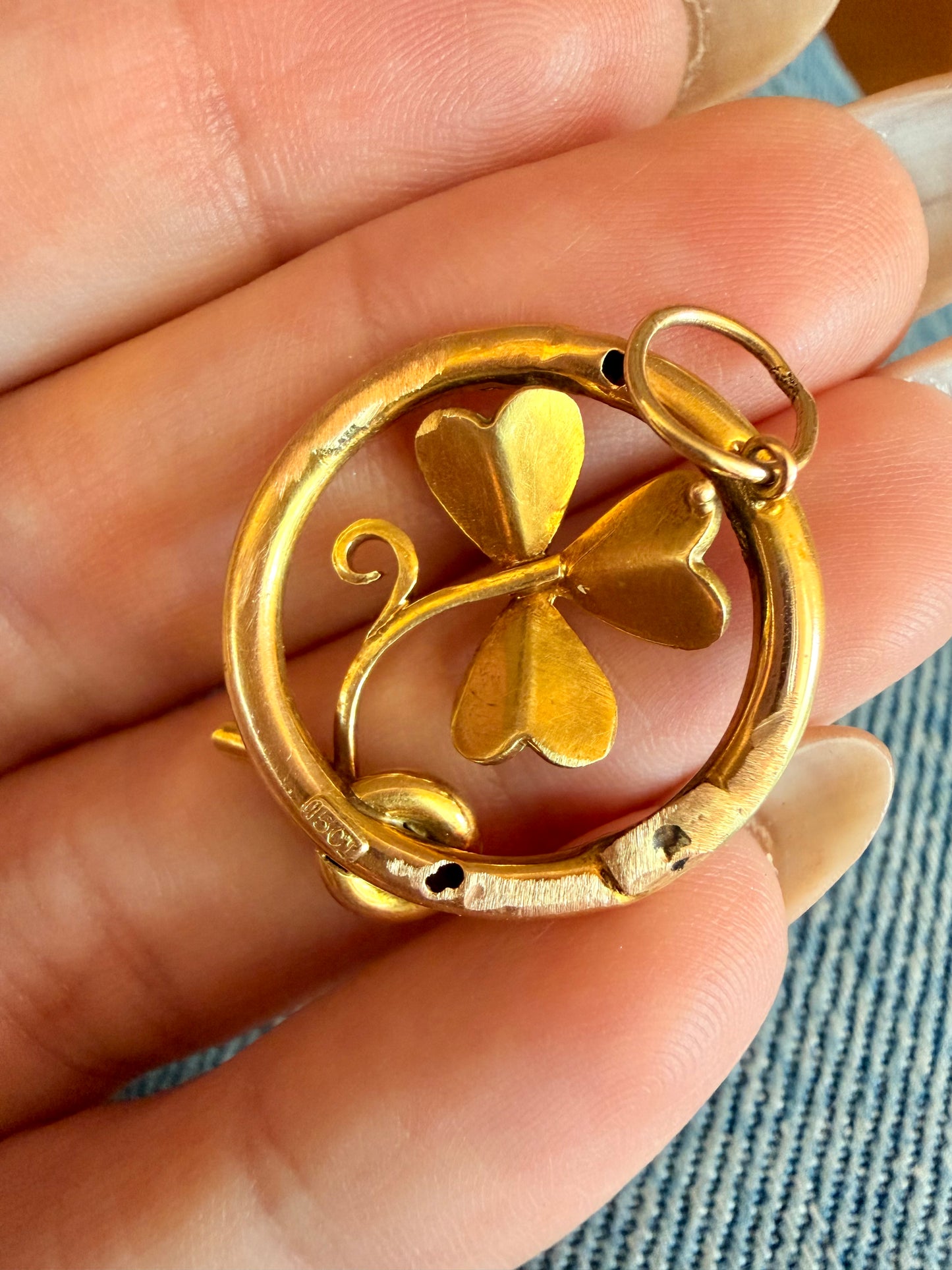 Antique yellow 15K Victorian enamel clover and belt pendant